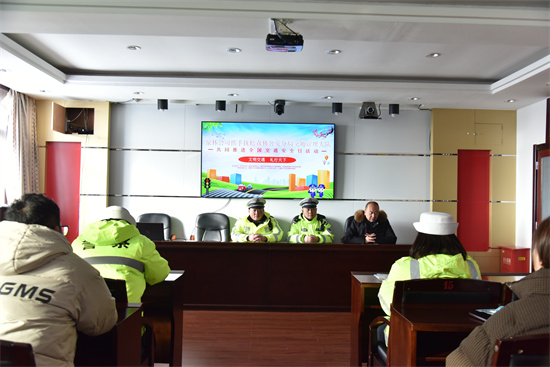 1765350654147460.jpg 泉林公司開展“全國交通安全日”主題宣傳活動(6).jpg